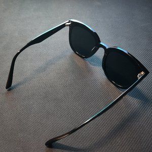 Gentle Giant Rosy 01